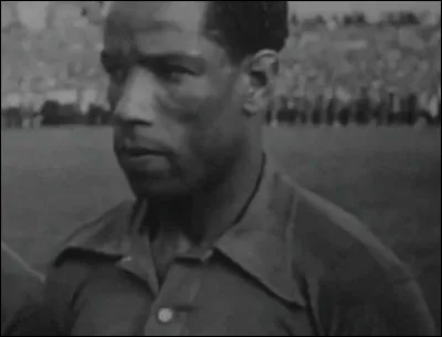 Le célèbre attaquant de l'OM Larbi Ben Barek (1914 - 1992) surnommé la perle noire était natif de...