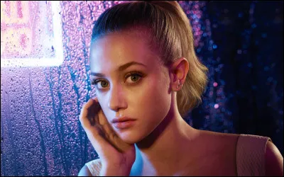 Betty est en couple avec :