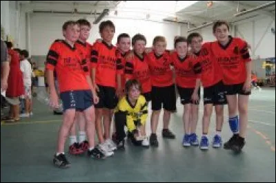 Lors de la saison 2009-2010, les -12 masculins de l'ASSB remportaient la finale de la Coupe de l'Aube au gymnase de Rosières après un match haletant où les deux équipes avaient disputé prolongations, tirs au but et mort subite avec un arrêt décisif du gardien briennois. Mais contre quelle équipe s'étaient-ils imposés ?