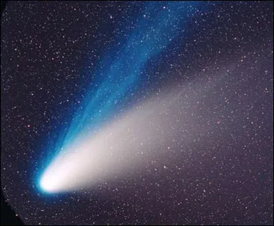 En levant les yeux vers le ciel en 1997, vous auriez pu voir une comète avec deux queues, une de poussière et une de gaz ionisés.