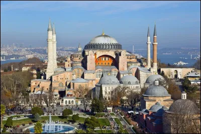 Sainte Sophie est...