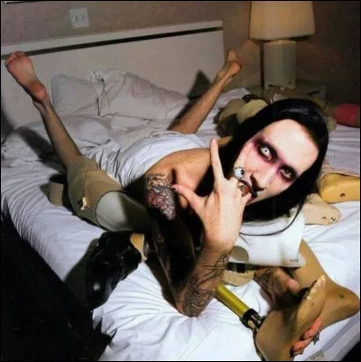 En 1996, il sort l'album mythique "Antichrist Superstar". Pendant le premier enregistrement de quelle chanson, Marilyn se met-il à pleurer ?