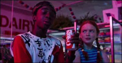 Avec qui Lucas sort-il ?