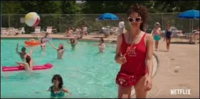 Dans la saison 3, comment se nomme la sauveteuse, collège de Billy ?