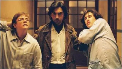 Pourquoi à un moment du film, Daniel et son ami se font choper par le surveillant durant une nuit ?