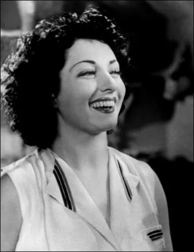 Cette actrice a été Gina dans "la Belle Équipe", Adrienne Robineau dans "L'Étrange Monsieur Victor" et a incarné la Voisin dans "l'Affaire des poisons" d'Henri Decoin : c'est ... Romance.