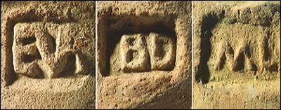 Parmi les timbres d'amphores (marque du potier) retrouvés à Bibracte, on trouve : 
(2 réponses exactes)