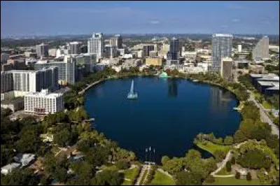 Dans quel Etat des Etats-Unis se situe la ville d'Orlando ?