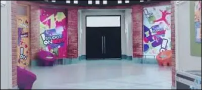 Comment s'appelle le studio dans la saison 1 ?