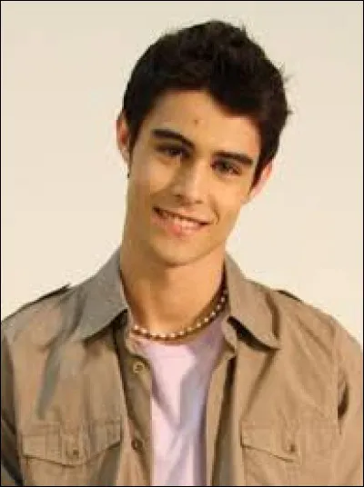 Dans le dernier épisode de la saison 1, où est-ce que Tomas repart ?