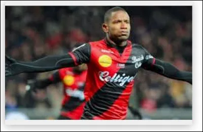 Claudio Beauvue quitte Lyon en 2015 pour 5 millions. Il a fait surtout les beaux jours de Guingamp. Où est-il maintenant ?