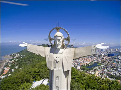 Dans quel pays se trouve la grande statue du Christ de Vung Tau ?