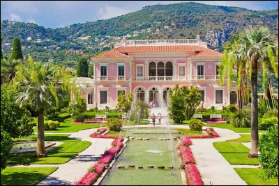 O&ugrave; est situ&eacute;e la villa Ephrussi de Rothschild, immense villa rose et blanc, le r&ecirc;ve de la baronne en souvenir du paquebot ''La Villa Rose'' ?