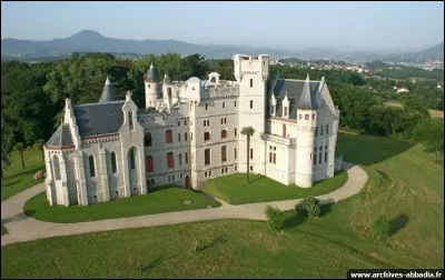 Le ch&acirc;teau d'Abbadia fut &eacute;difi entre 1864 et 1879 pour le compte d'Antoine d'Abbadie, savant astronome et explorateur, &agrave;...