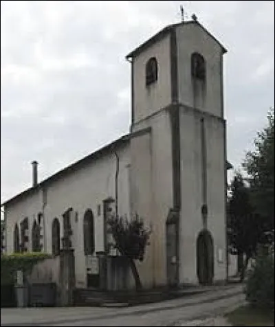 Voici l'église Saint-Pierre-aux-Liens de Mazirot. Village du Grand-Est, dans la vallée du Madon. Il se situe dans le département ...