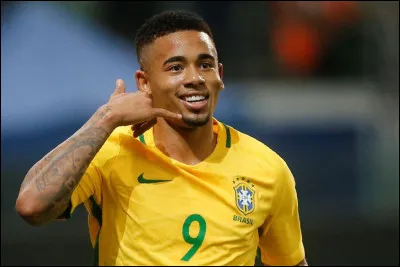 Qui est ce footballeur évoluant à Manchester City ?