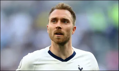 Retrouvez l'identité de ce footballeur danois.