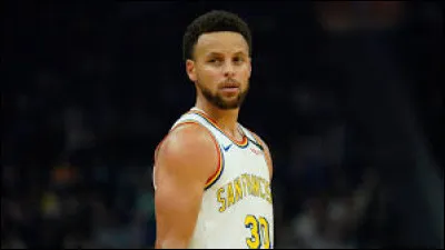 Retrouvez le nom de ce joueur américain de basket-ball évoluant au poste de meneur dans l'équipe des Warriors de Golden State en NBA.