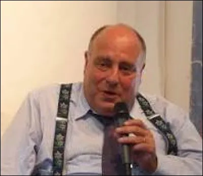 Historien et journaliste français, spécialiste des relations internationales, il s'appelle ...