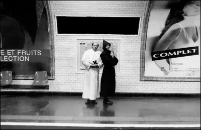 Dans quelle station ces ecclésiastiques posent-ils ?