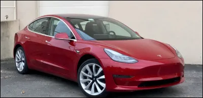 Quelle est la marque de cette voiture ?