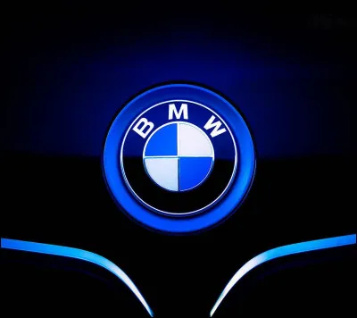 Quelle est la marque de cette voiture ?