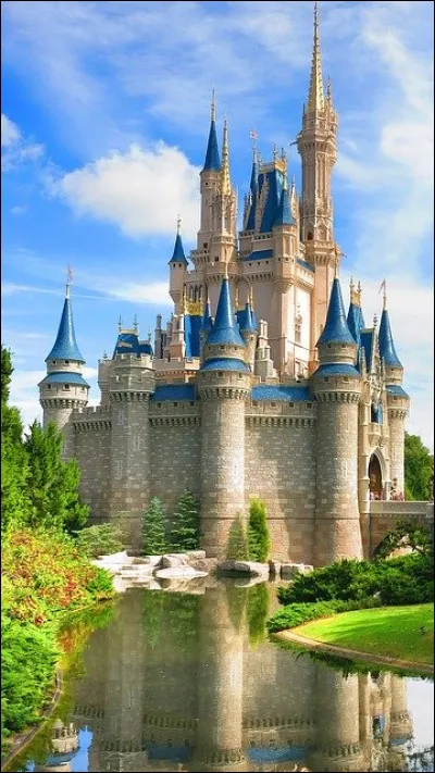 Combien y avait-il d'employés en 2018 à The Walt Disney Company ?