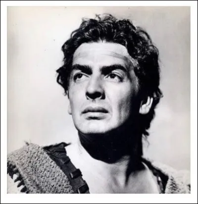 Cet acteur américain, connu pour ses rôles dans nombre de péplums tels que "Samson et Dalila", "La Tunique", c'est ... Mature.