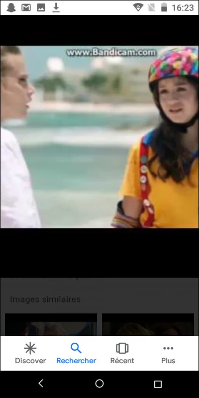 On te pousse dans une piscine : comment réagis-tu ?