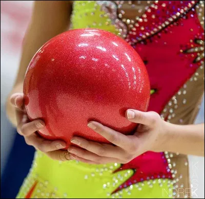 Quel doit être le poids minimum d'un ballon (International) ?