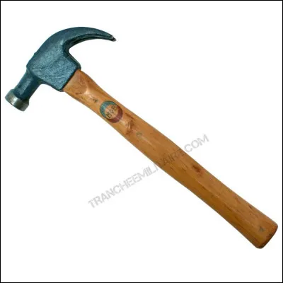 Il collectionne des marteaux.