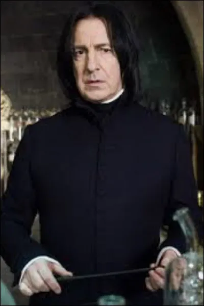 Livre : tome cinq -
Avec qui Harry prend-il des cours spéciaux et pourquoi ?