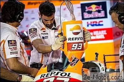 Combien de litres de carburant contient un réservoir de moto GP ? ... litres.