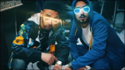 Avec quel célèbre chanteur réalise-t-il "Tikka" ?