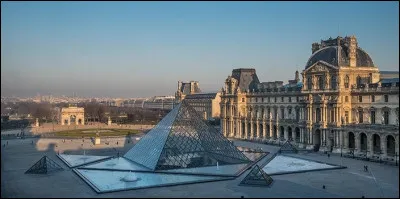 Où est situé le musée du Louvre?