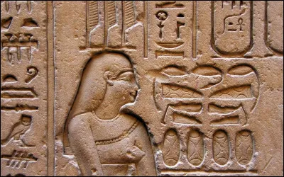 Comment s'appelle l'écriture qu'utilisaient autrefois les Égyptiens?