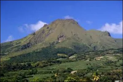 Sur quelle île est située ''La montagne Pelée'' ?