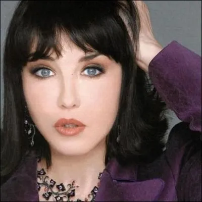 Isabelle est la comdienne franaise la plus prime et vient d'ailleurs de recevoir son cinquime prix d'interptation  Cannes. On ne l'a jamais vu dans ...