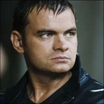 Comdien au regard intense et au physique de boxeur, Clovis Cornillac est devenu incontournable dans le paysage cinmatographique franais. Mais il n'a pas jou dans ...