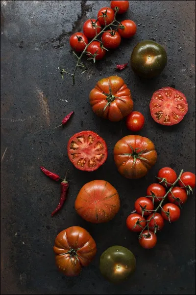 Complétez le titre du film d'horreur de John de Bello : "L'Attaque des tomates ..."