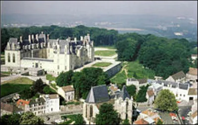 Petite ville du Val-d'Oise, située sur une butte dominant la plaine de France, connue pour son château du XVIe siècle qui abrite le musée national de la Renaissance :