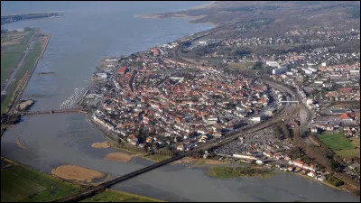 Ville du département du Pas-de-Calais, située sur la Côte d'Opale et bordée par la Canche :
