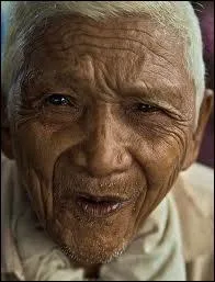 La Chine est le pays dont les habitants ont la plus forte esprance de vie au monde ( 84 ans pour les femmes et 81 pour les hommes ).