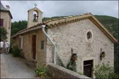 Nous sommes à présent en Auvergne-Rhône-Alpes devant l'église Saint-Jacques d'Aulan. Petit village de 11 habitants, dans l'arrondissement de Nyons, il se situe dans le département ...