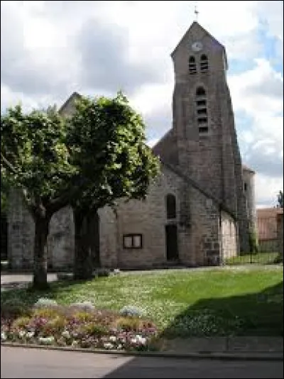 Voici l'église Saint-Aignan de Soisy-sur-École. Village francilien, il se trouve dans le département ...