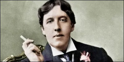 Quel écrivain anglo-saxon a comme autres prénoms Fingal O'Flahertie Wills ?