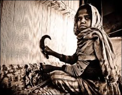 Qui chantait "Pauvre petite fille riche" ?