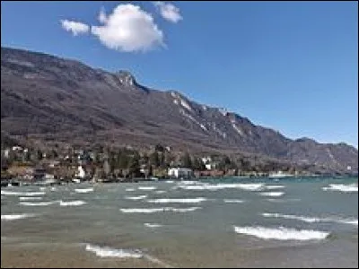 Quelle ville est jumelée avec le Bourget-du-Lac ?