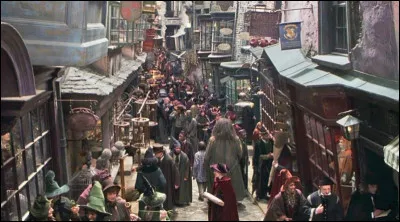 Quel commerçant du chemin de Traverse est enlevé par des Mangemorts ?