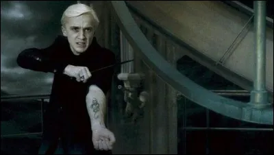 Quel professeur de Poudlard fait un serment inviolable dans le but de protéger Drago Malefoy, devenu Mangemort ?